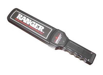 Handheld metal detector for locating metal in cremated remains